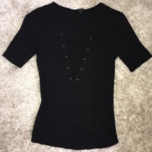 BLACK LACE UP TEE